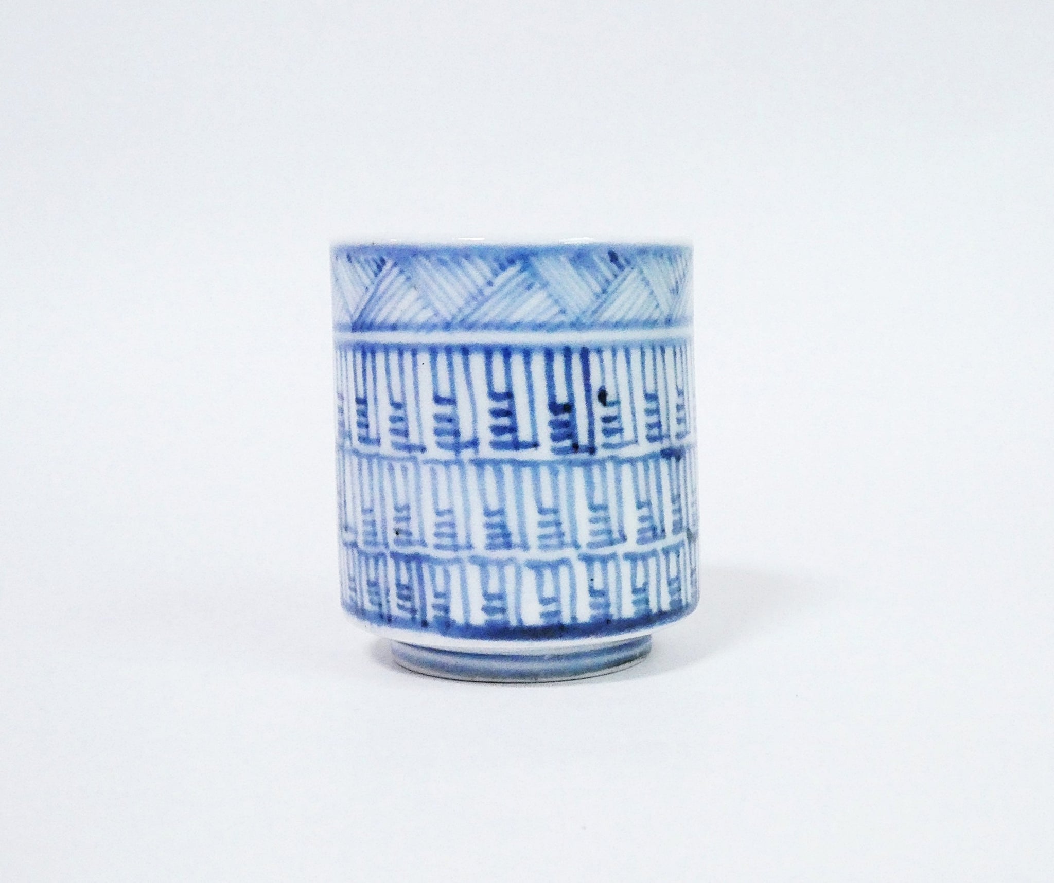 古伊万里　みじん唐草猪口　銀ホヤ付 古伊万里 みじん唐草猪口 銀ホヤ付 美術品・アンティーク