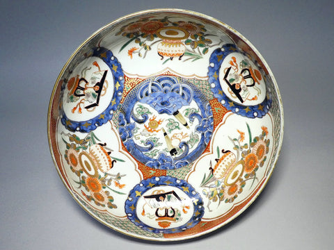Koimari Three large medium bowls Approximately 27 cm