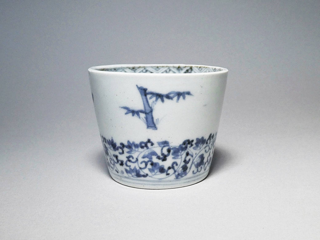 定番人気格安古伊万里　染付　蕎麦猪口　１客(高5.4cm)　(唐草・松竹梅)　酒器や飾りに　　　●無傷● 染付