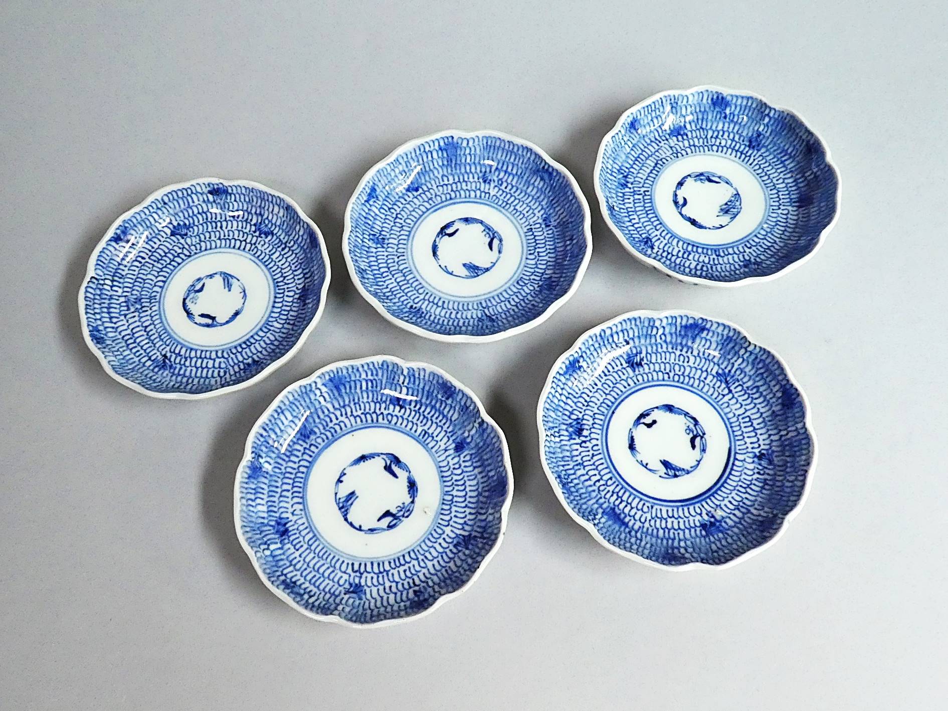 伊万里　瀬戸　青磁　軍配の図　変形豆皿　2枚　珍品　E667AS-fbsf 伊万里 瀬戸 青磁 軍配形変形豆皿 2枚セット