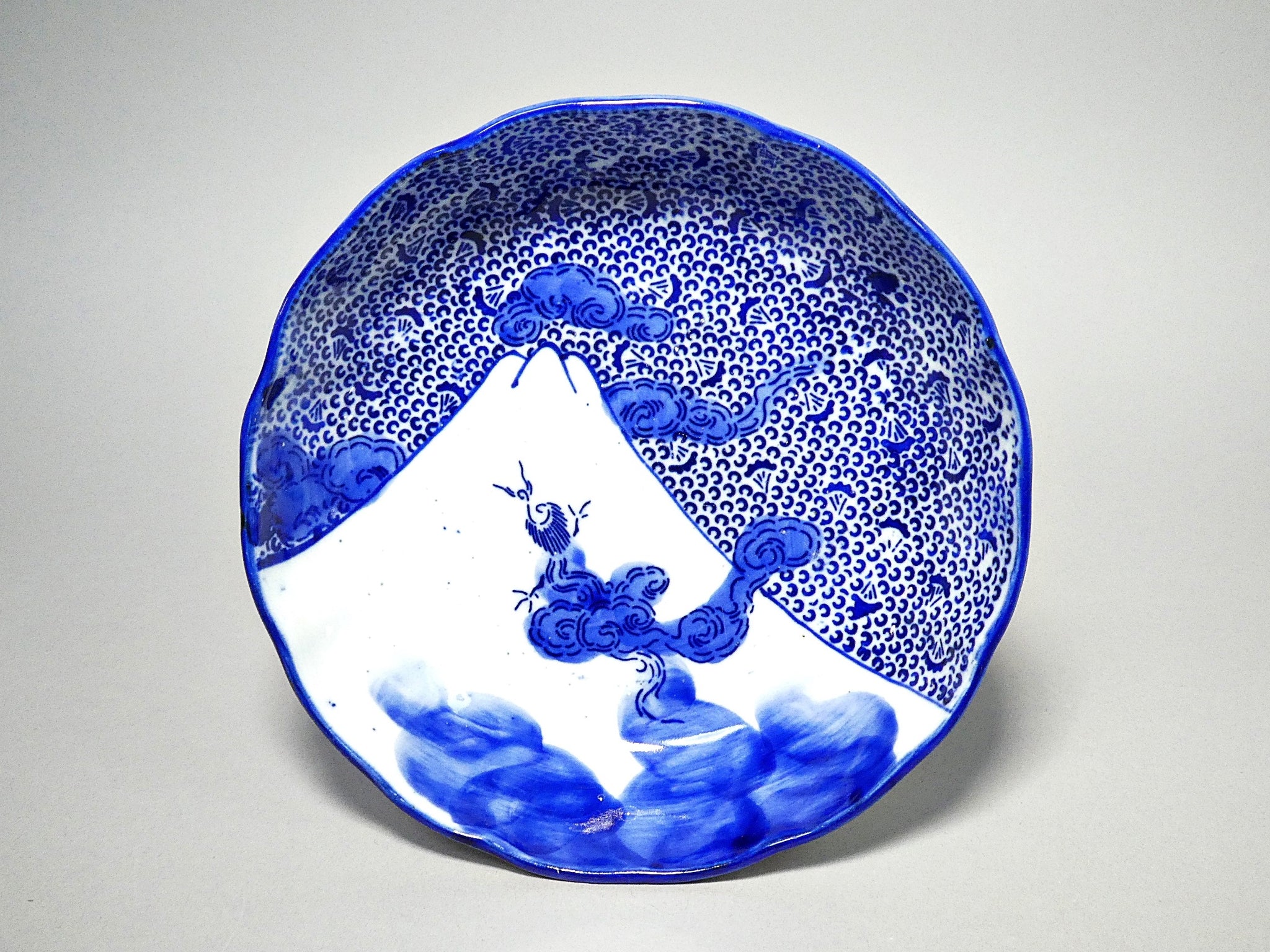 Sealed plate Fuji to Shoryu cloud Fine dust arabesque flower