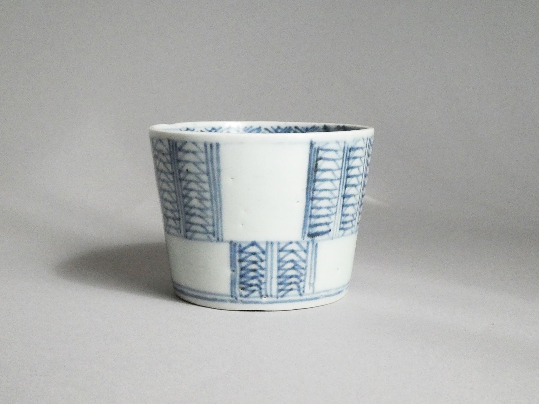 古伊万里のぞき　3個　D439 古伊万里 変形算木文 そば猪口 蕎麦猪口 – n3curio